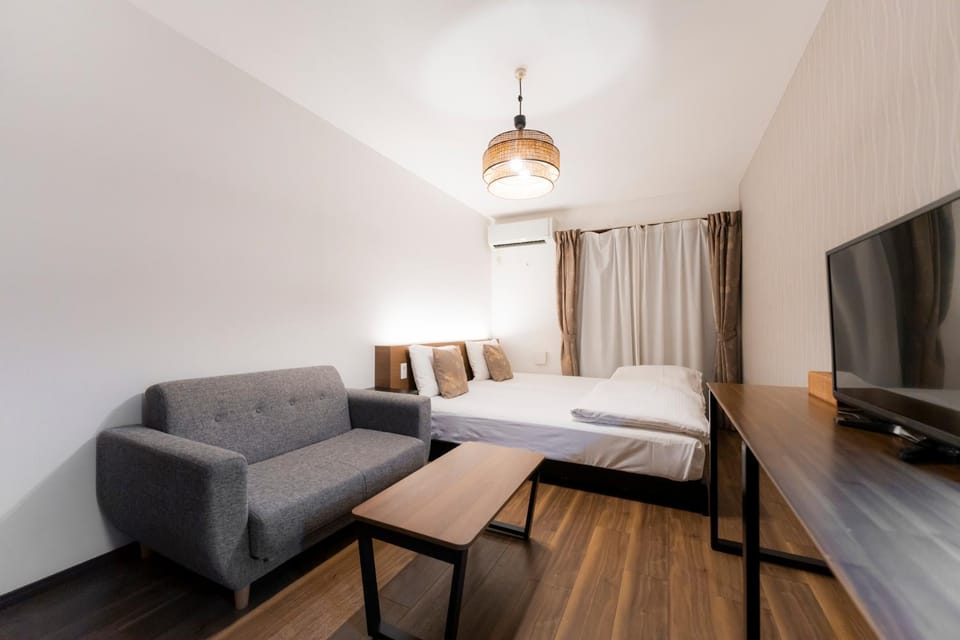 Bed, TV and multimedia, Bedroom