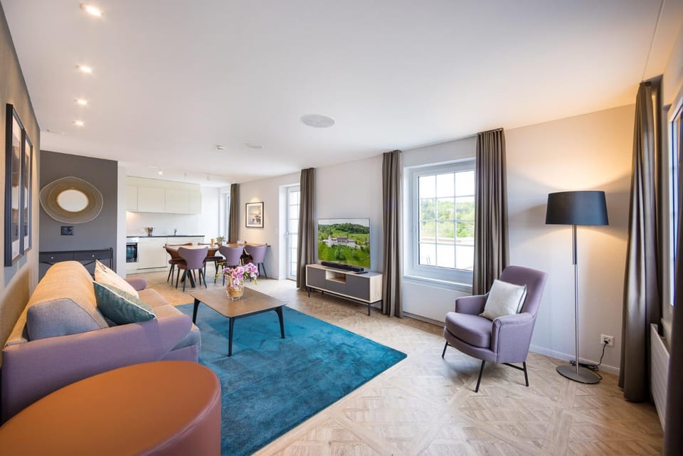 Living room, Seating area