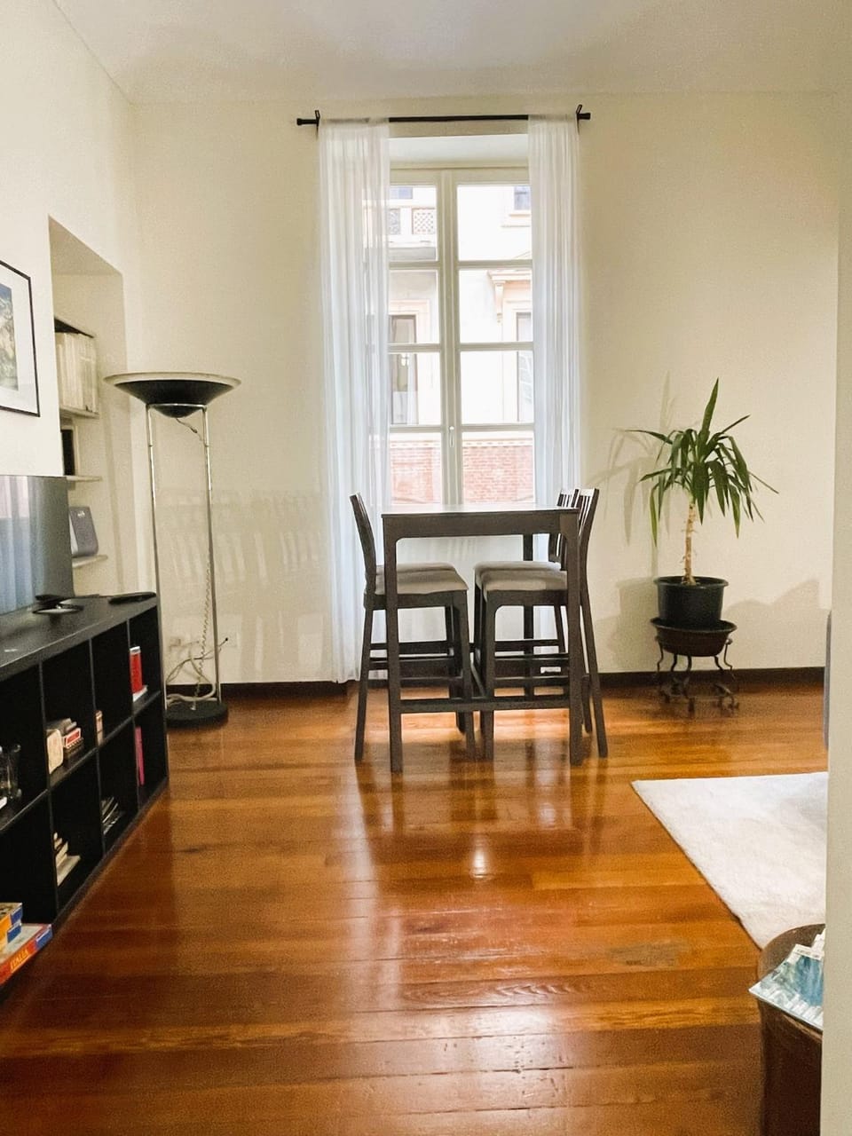 Living room, Seating area, Dining area, pet friendly