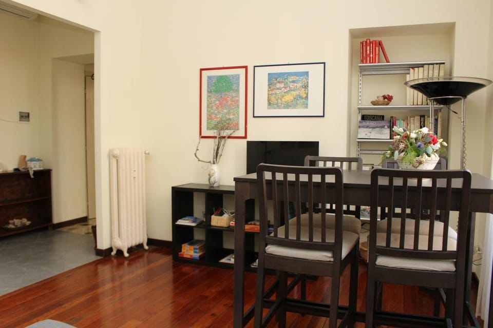 TV and multimedia, Living room, Seating area, Dining area, air conditioner
