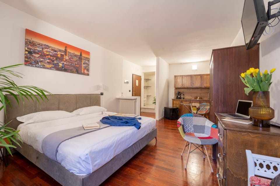 Bed, Bedroom, microwave