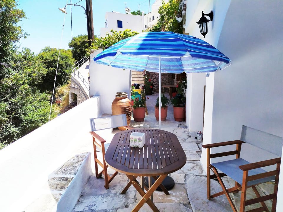 Traditional Family House, ground floor with yard House in Naxos, Naxos and Lesser Cyclades, Greece