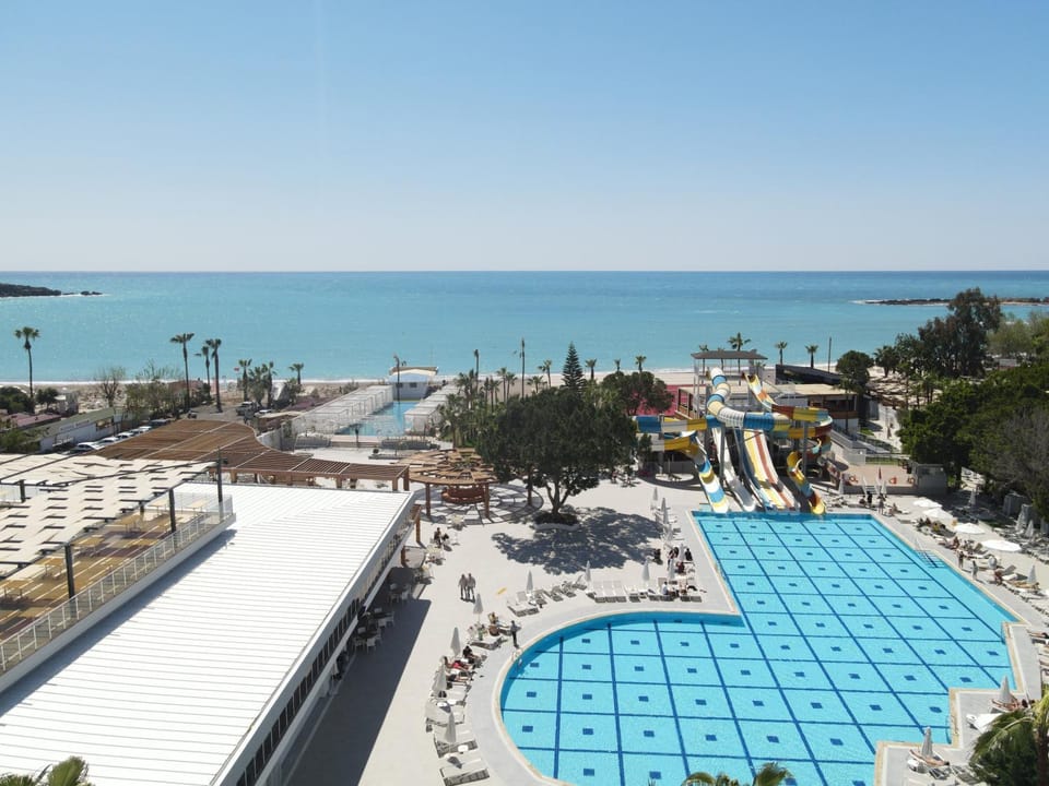 Pool view, Sea view