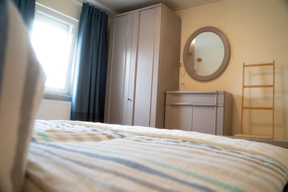 Bedroom, wardrobe