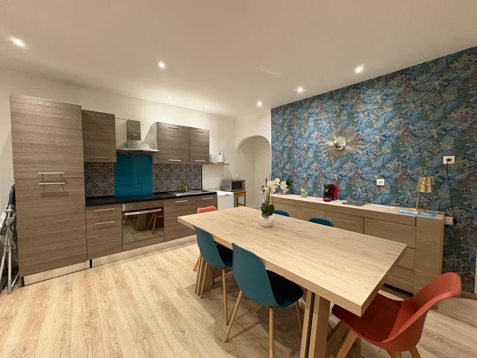 SUPERBE T3 AVEC PARKING ET TERRASSE en PLEIN CENTRE-VILLE Apartment in Lourdes