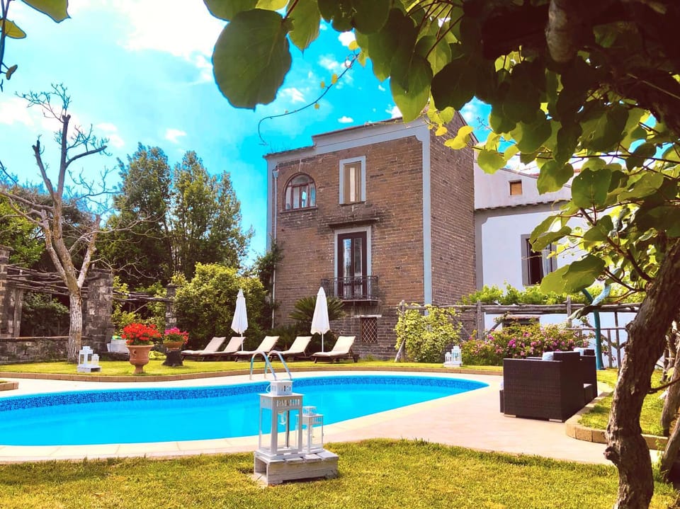La Dimora 1 Relax in a lovely garden House in Massa Lubrense