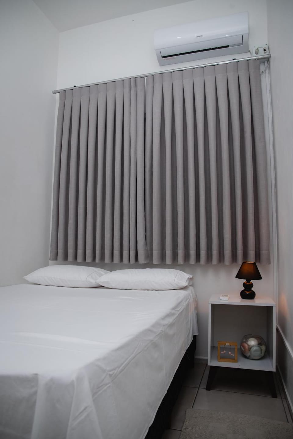 Bed, Photo of the whole room, Decorative detail, Bedroom, bidet, air conditioner