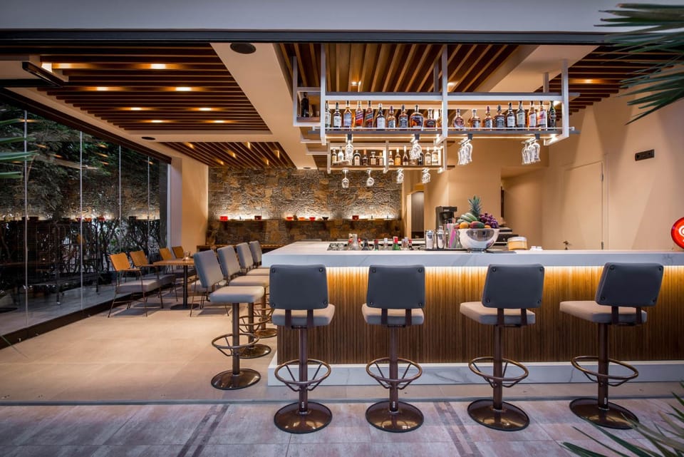 Restaurant/places to eat, Lounge or bar, Seating area