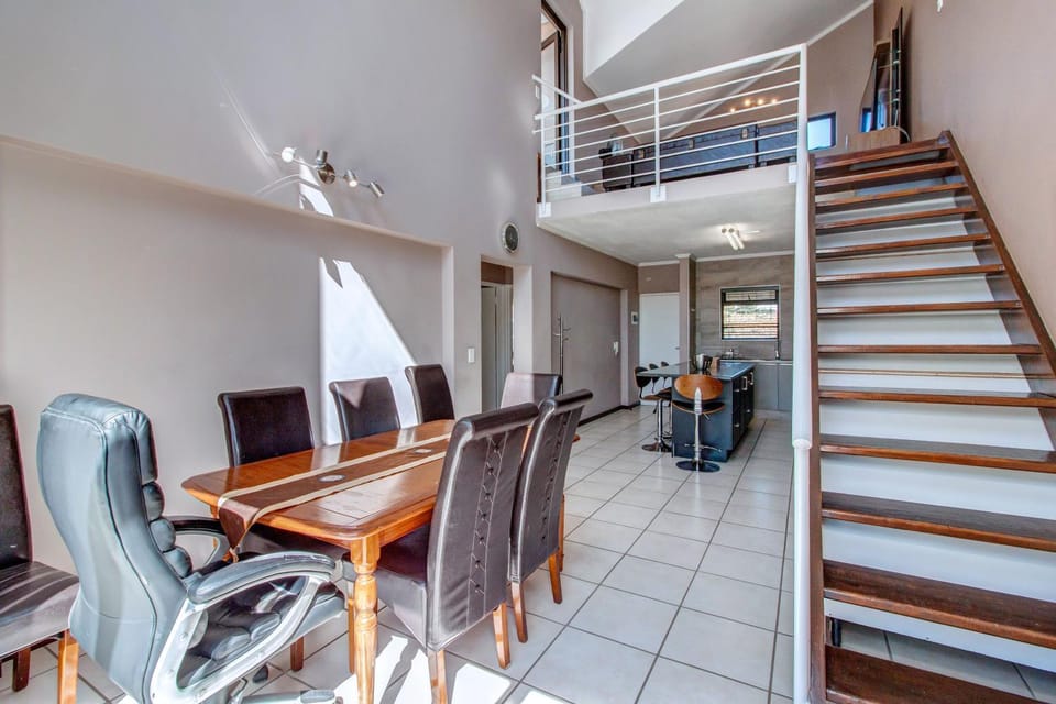 Kitchen or kitchenette, Living room, Photo of the whole room, Seating area, Dining area