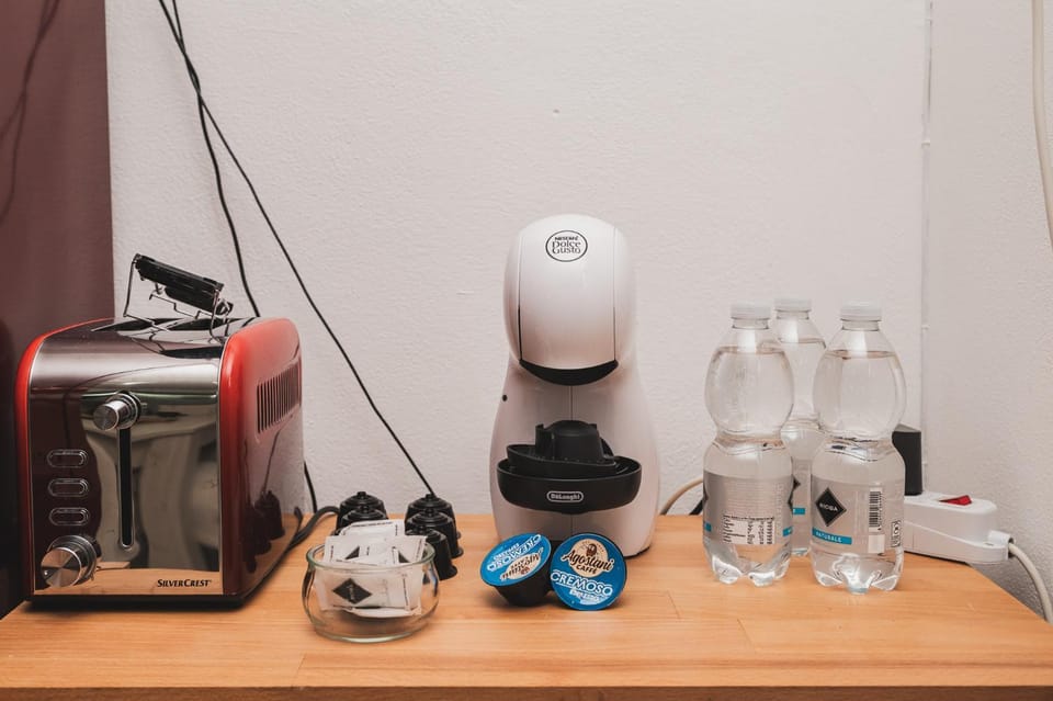 Coffee/tea facilities, toaster