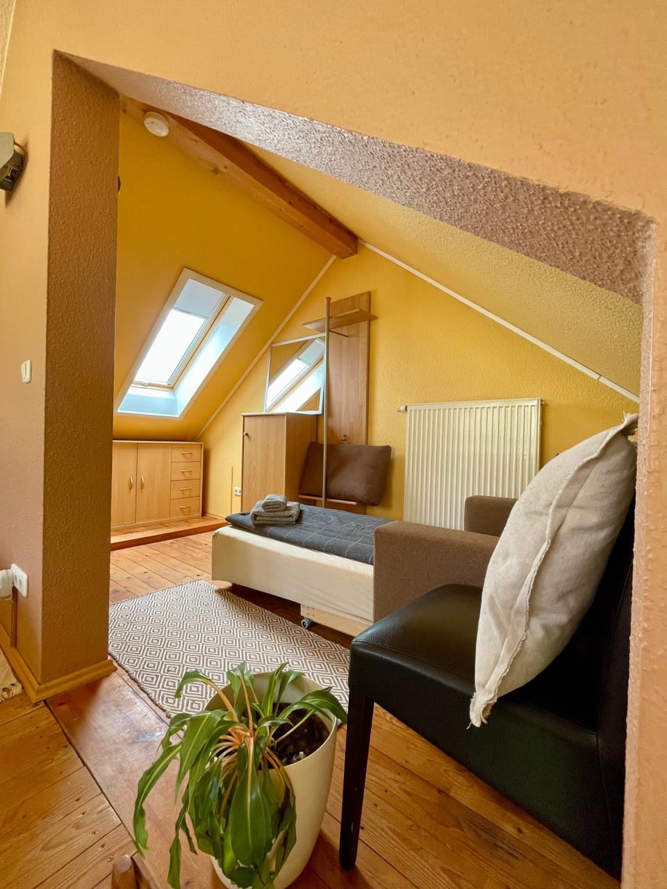Photo of the whole room, Bedroom