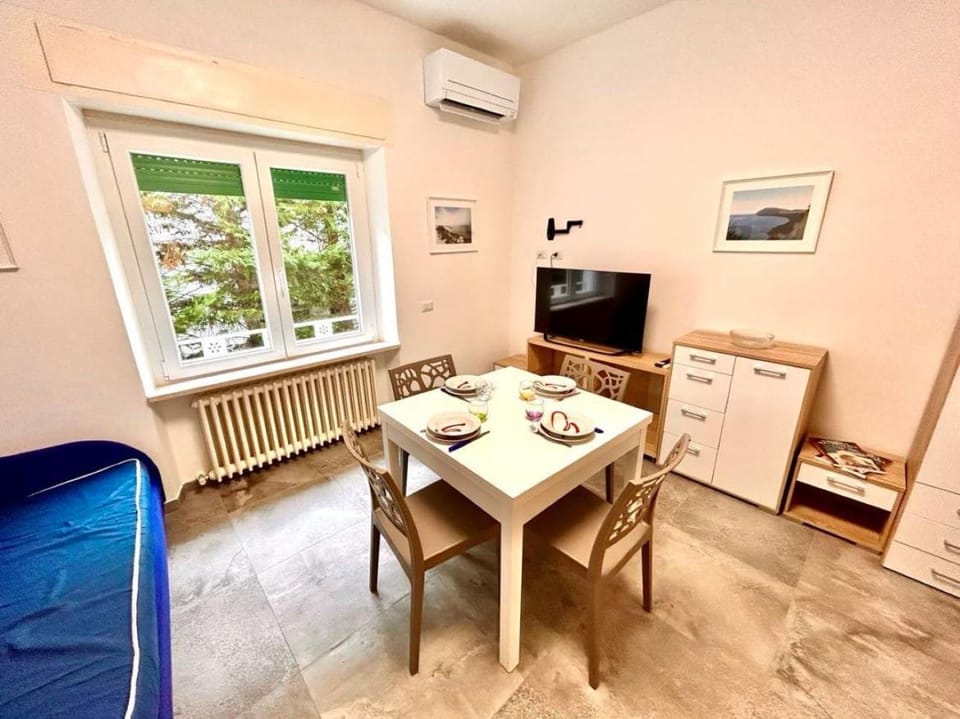 Bilo Leonello, appartamento moderno al Taunus Apartment in Marche