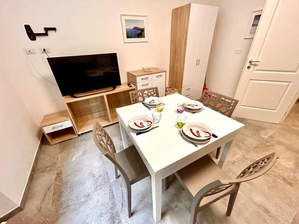 Bilo Leonello, appartamento moderno al Taunus Apartment in Marche