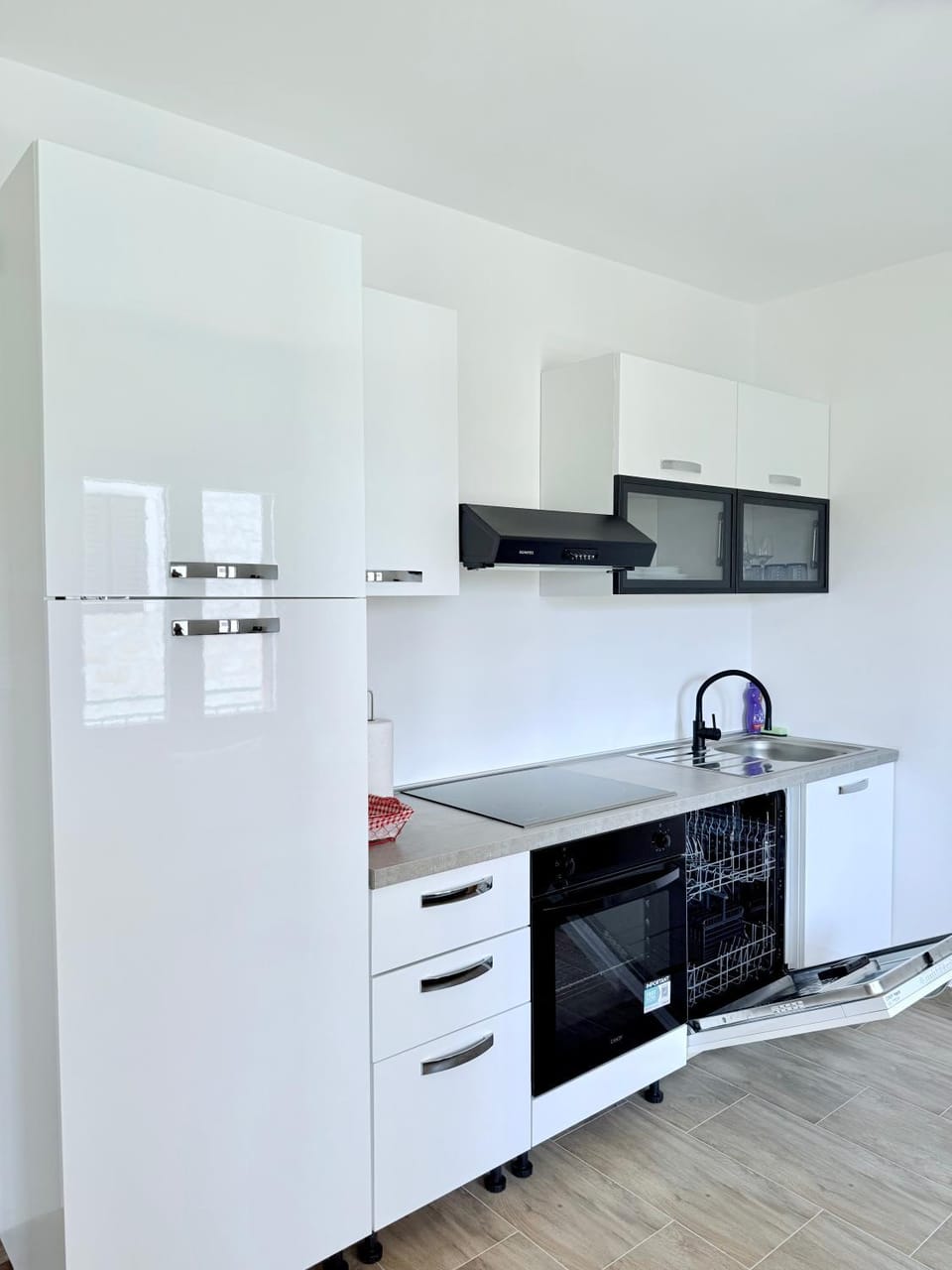Kitchen or kitchenette, dishwasher, oven, stove