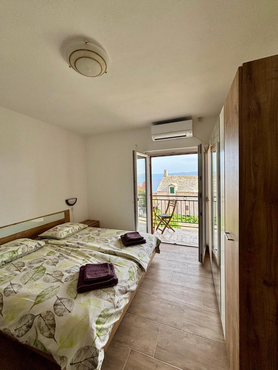 Bed, Balcony/Terrace, Photo of the whole room, Bedroom, towels