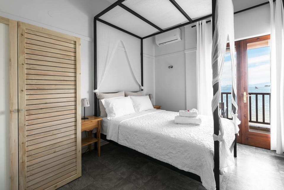 Bed, Bedroom, Sea view