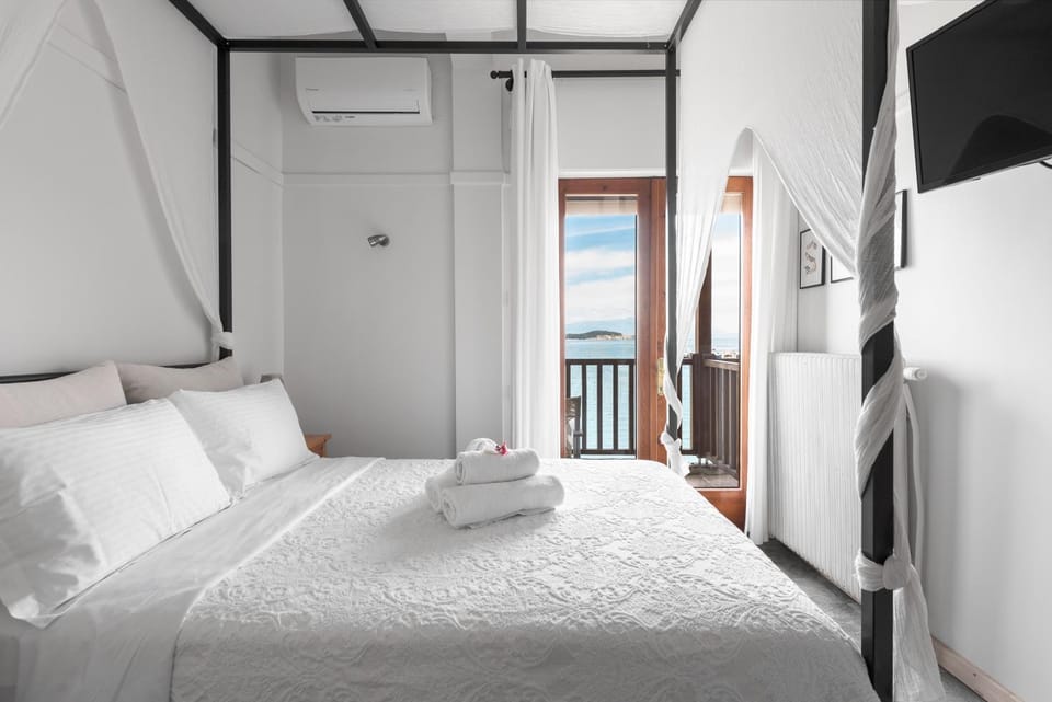 Bed, Bedroom, Sea view