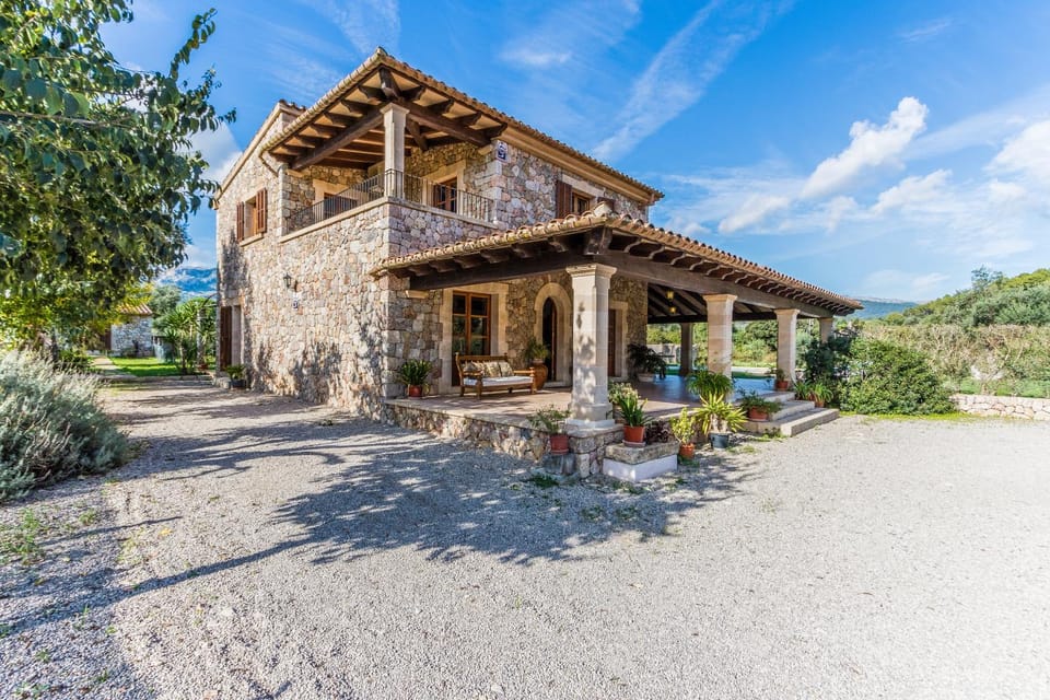 Property building, Patio, Facade/entrance, Garden