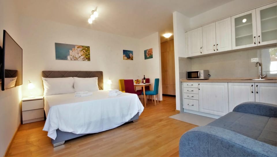 Kitchen or kitchenette, Photo of the whole room