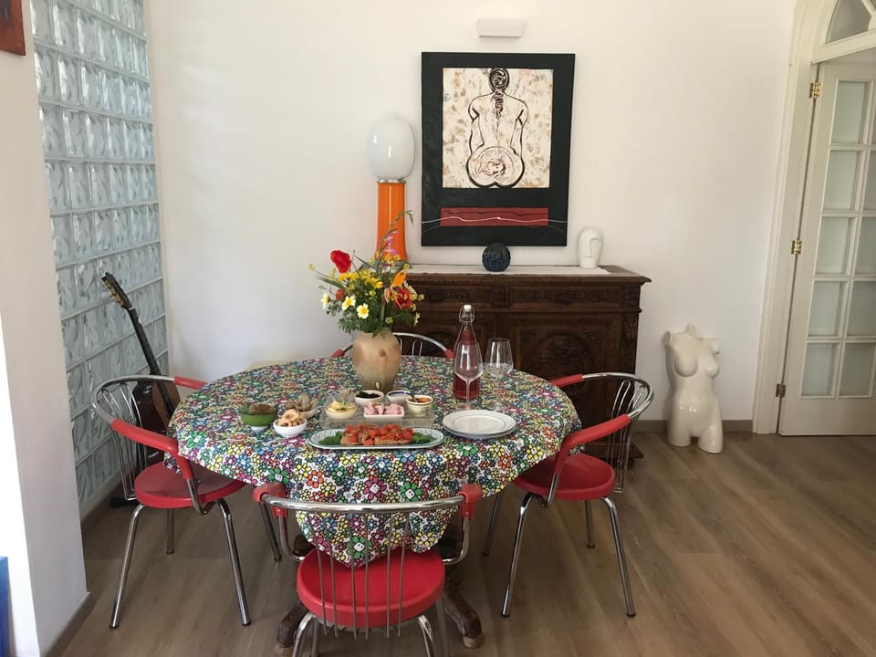 Seating area, Dining area