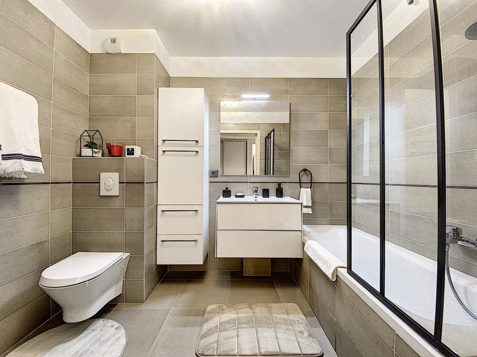Toilet, Bathroom, Bath