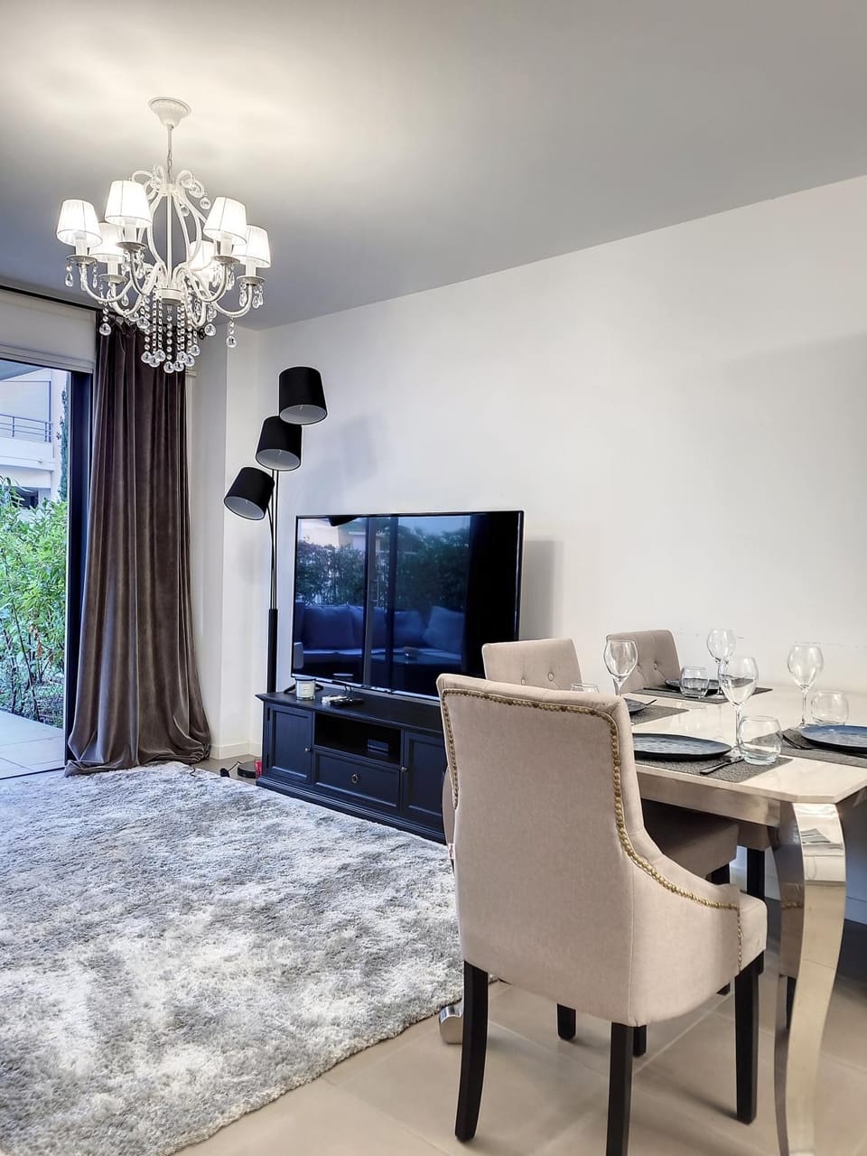 TV and multimedia, Seating area, Dining area