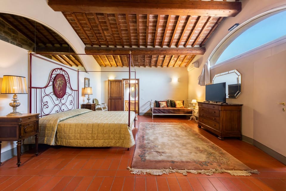 Nella Torre del Poschi Penthouse with Roof Terrace Apartment in Pisa