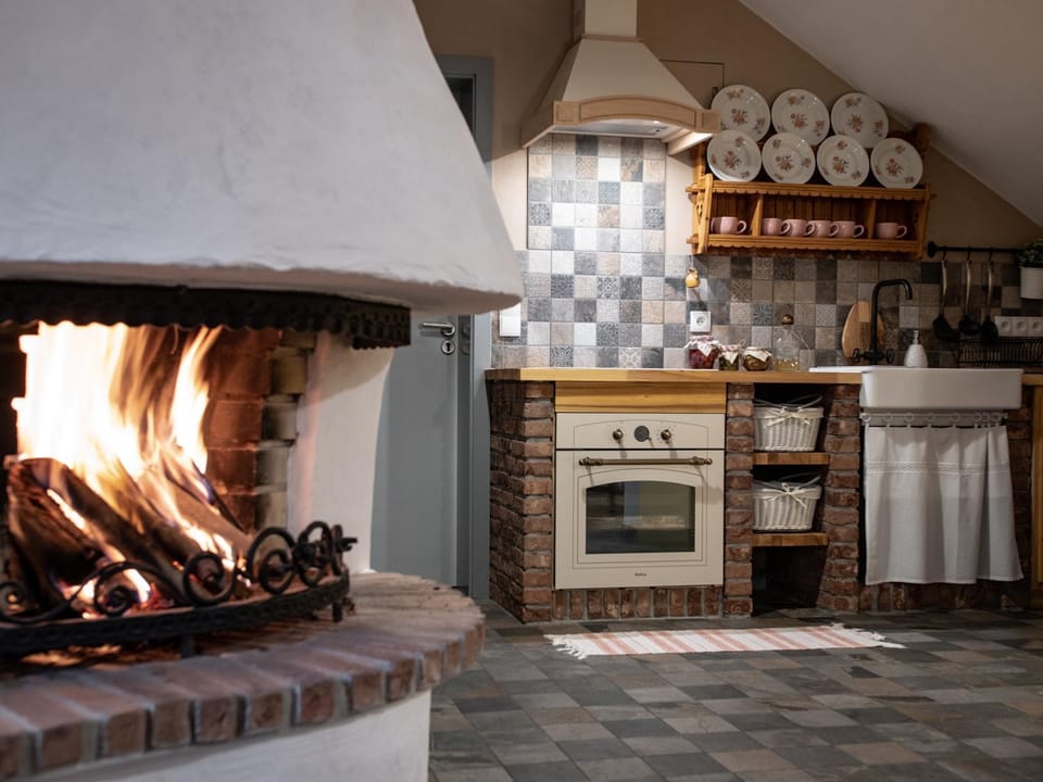 Kitchen or kitchenette, Kitchen or kitchenette