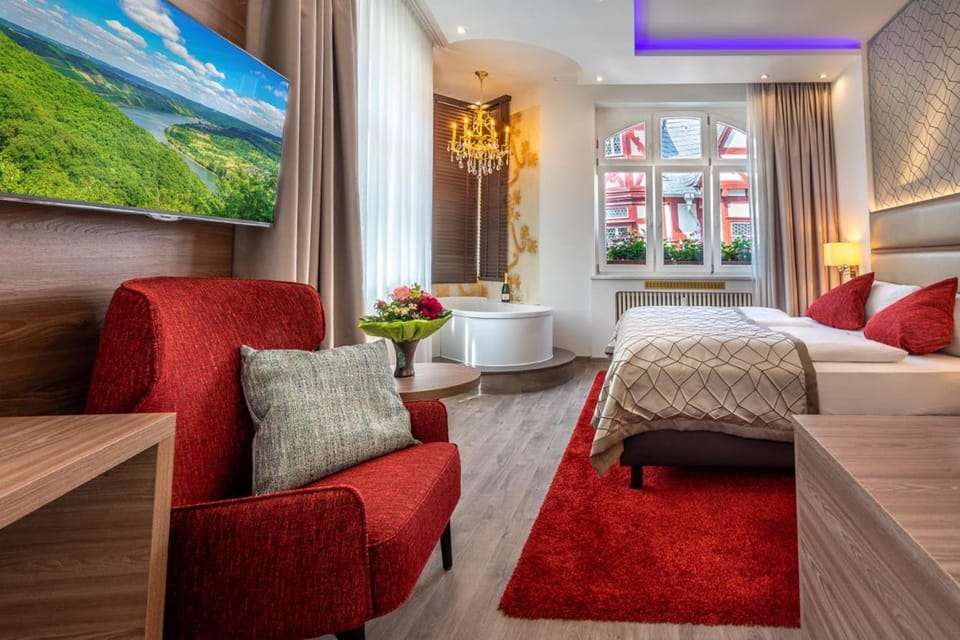 Bed, Photo of the whole room, Seating area, wedding