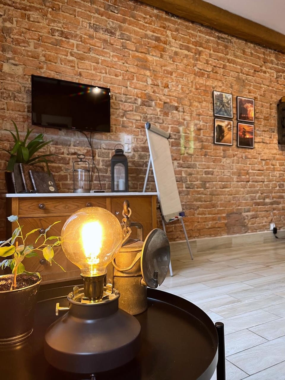 TV and multimedia, Living room, Decorative detail