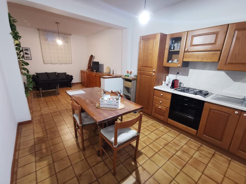 Kitchen or kitchenette, Dining area, pet friendly, stove
