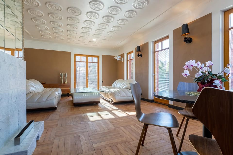 Living room, Seating area