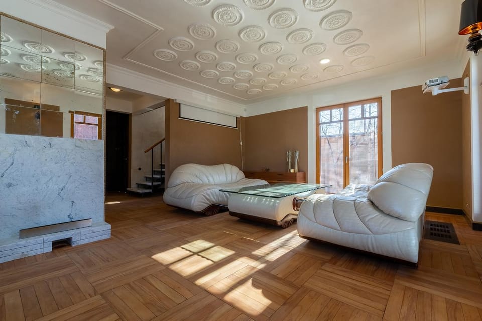 Living room, Seating area