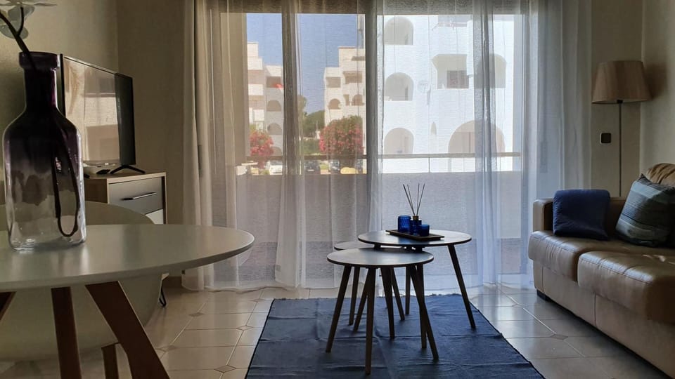 TV and multimedia, Living room, Garden view, Street view