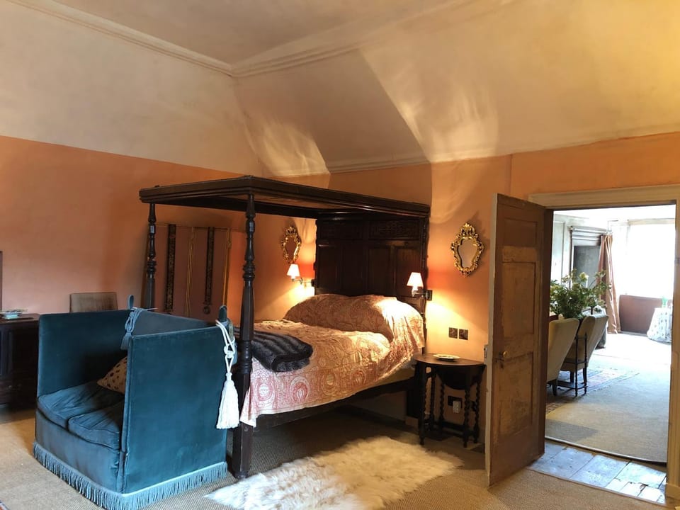 Bed, Photo of the whole room