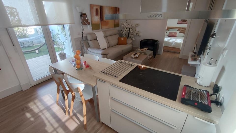 Kitchen or kitchenette, Living room