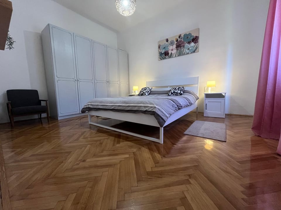 Bed, Photo of the whole room, Bedroom, wardrobe