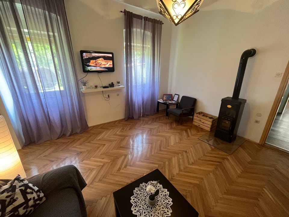 Communal lounge/ TV room, TV and multimedia, Living room, Seating area, Evening entertainment