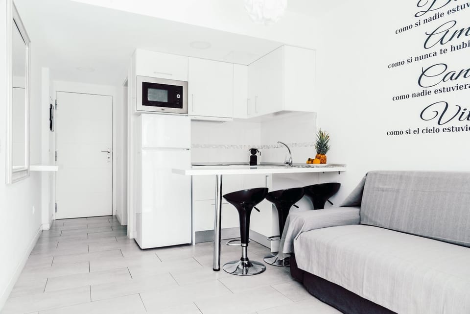 Kitchen or kitchenette, Living room