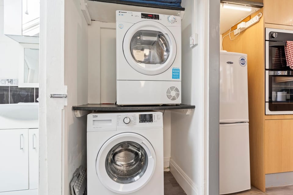 Kitchen or kitchenette, laundry, kitchen, kitchen