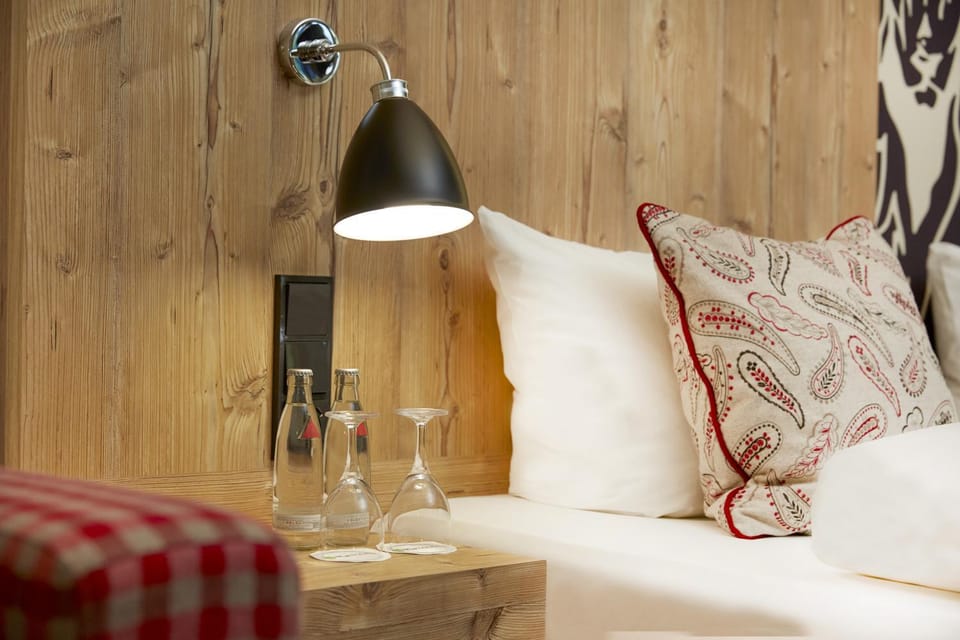 Bed, Bedroom, Non alcoholic drinks