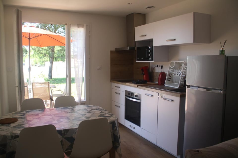 Kitchen or kitchenette, Dining area, Communal kitchen
