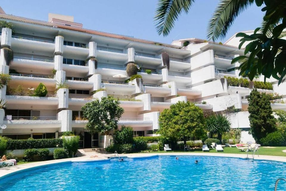 Property building, Garden, Swimming pool