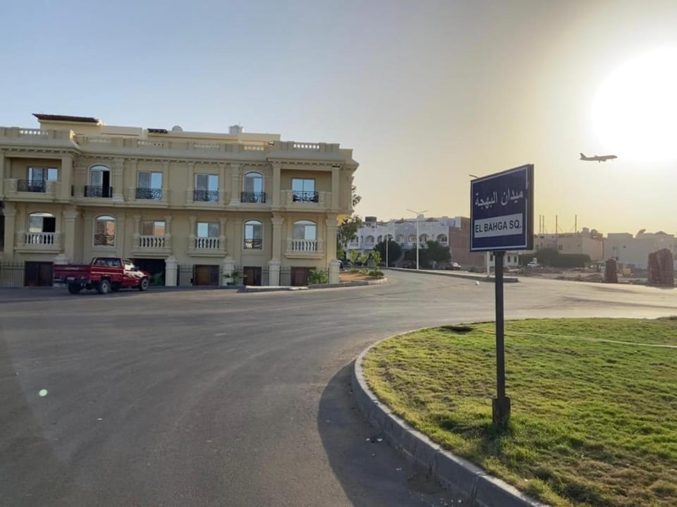 Property building, Facade/entrance, Neighbourhood, Street view