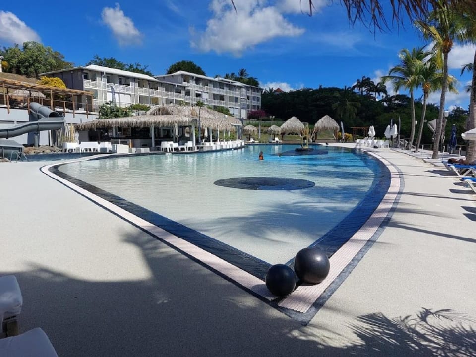 Restaurant/places to eat, Swimming pool