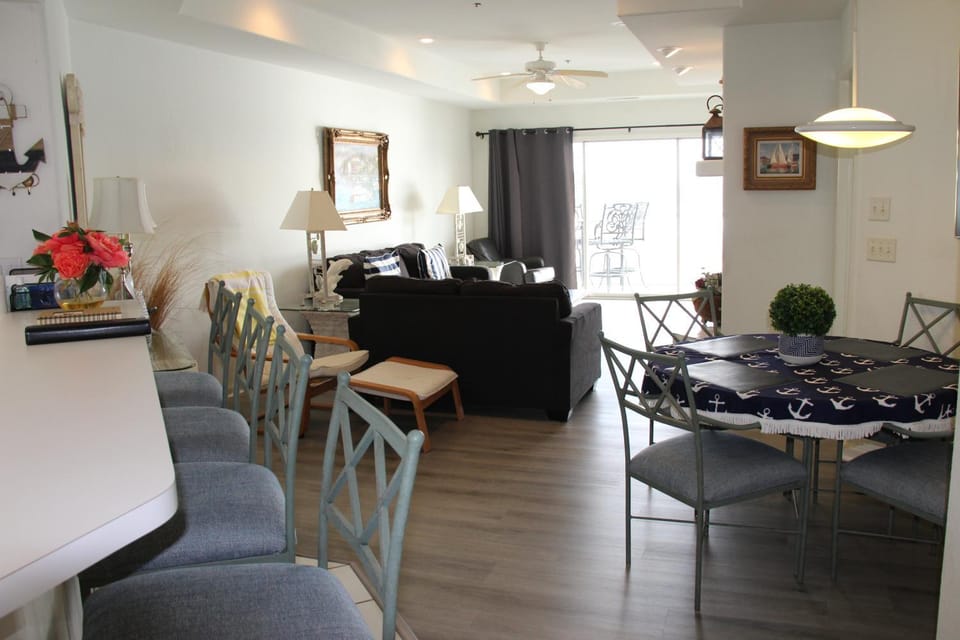 Living room, Dining area