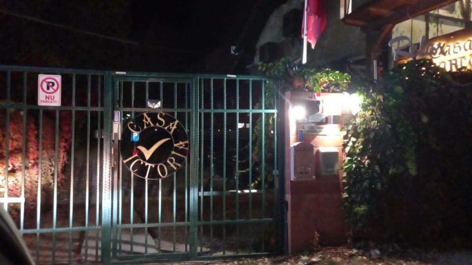 Facade/entrance, Night
