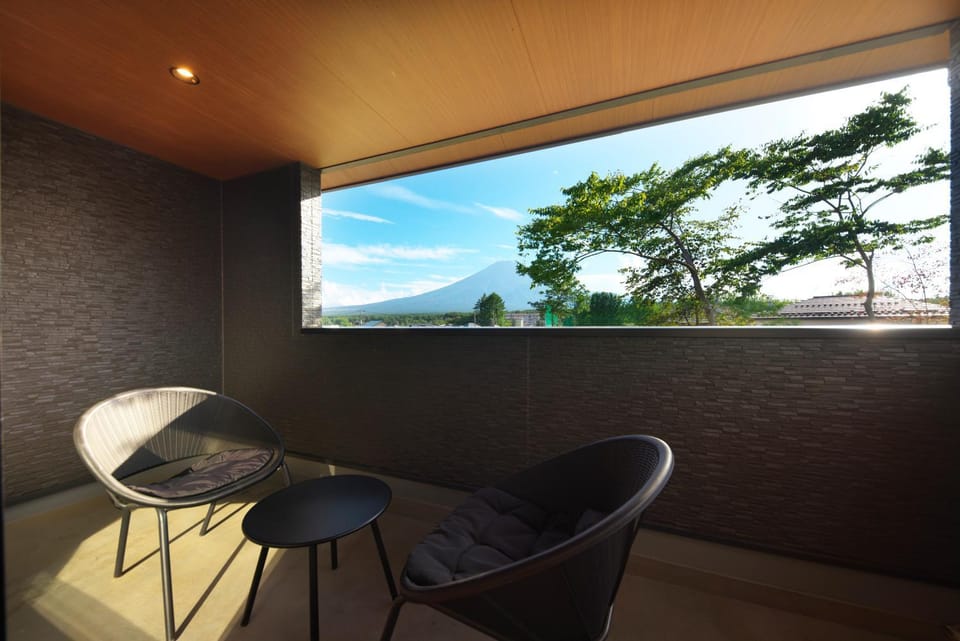 View (from property/room), Balcony/Terrace, Mountain view
