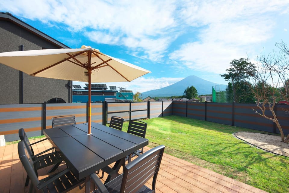 Property building, Garden, View (from property/room), Mountain view