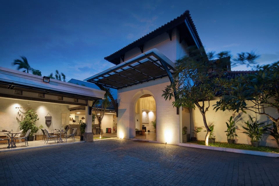 Restaurant/places to eat, Facade/entrance, Night, Lobby or reception, Parking